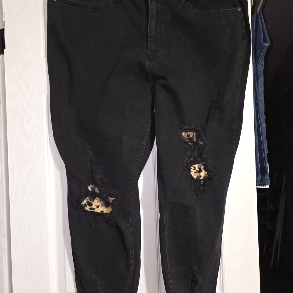 Judy Blue Black Distressed Skinny Jeans